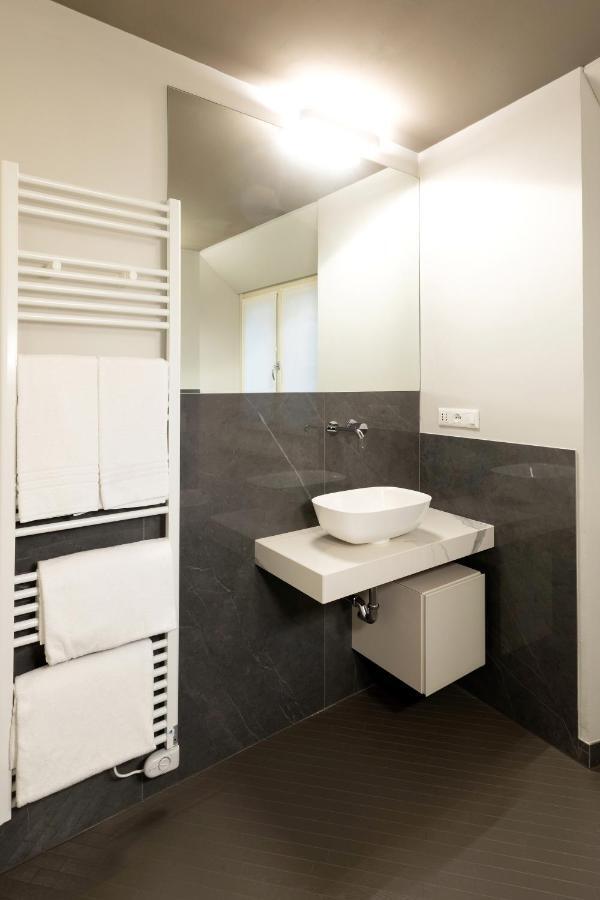 Salina Luxury Suites Parma Dış mekan fotoğraf
