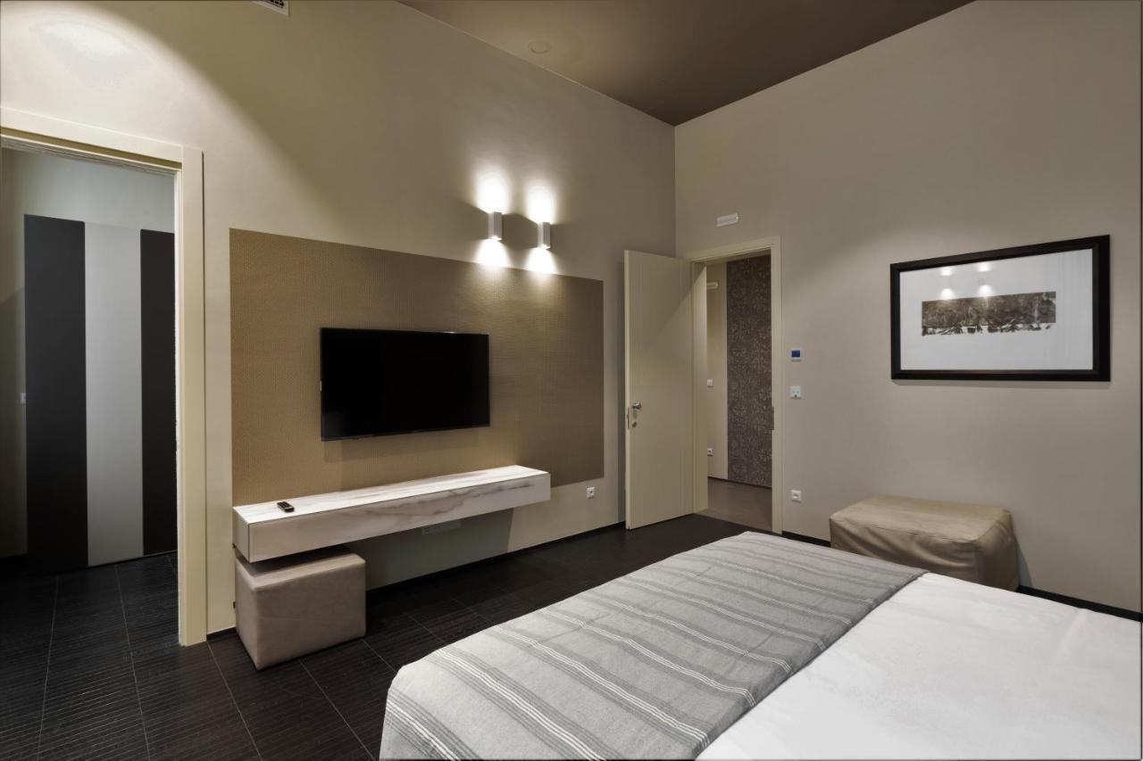 Salina Luxury Suites Parma Dış mekan fotoğraf